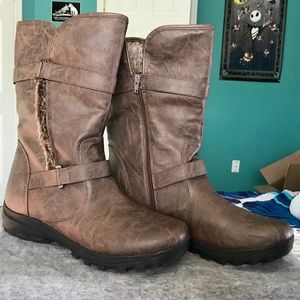 NEW faux-fur women’s zip boots! Size 13